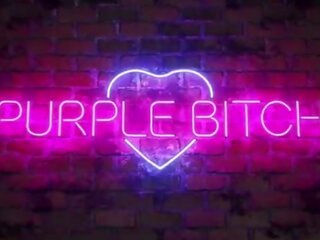 Verkleedpartij jong vrouw heeft eerste porno met een ventilator door purple slet