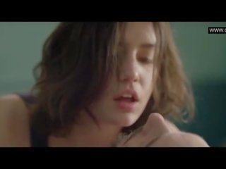 Adele exarchopoulos - zgoraj brez seks film prizori - eperdument (2016)