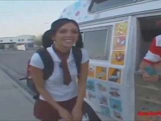 Gullibleteens.com icecream tovornjak najstnice knee visoko beli nogavice dobili johnson kremna pita